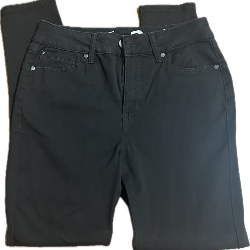 Seven7 Women's size 10 Black Skinny Jeans
High rise Whimsigoth/casual